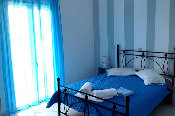 Basic rooms for rent in serifos